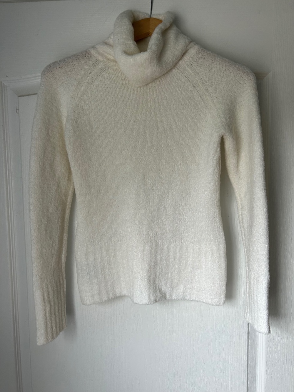 Women’s S cozy warm sweater. So soft! Polyester/ spandex for comfy fit